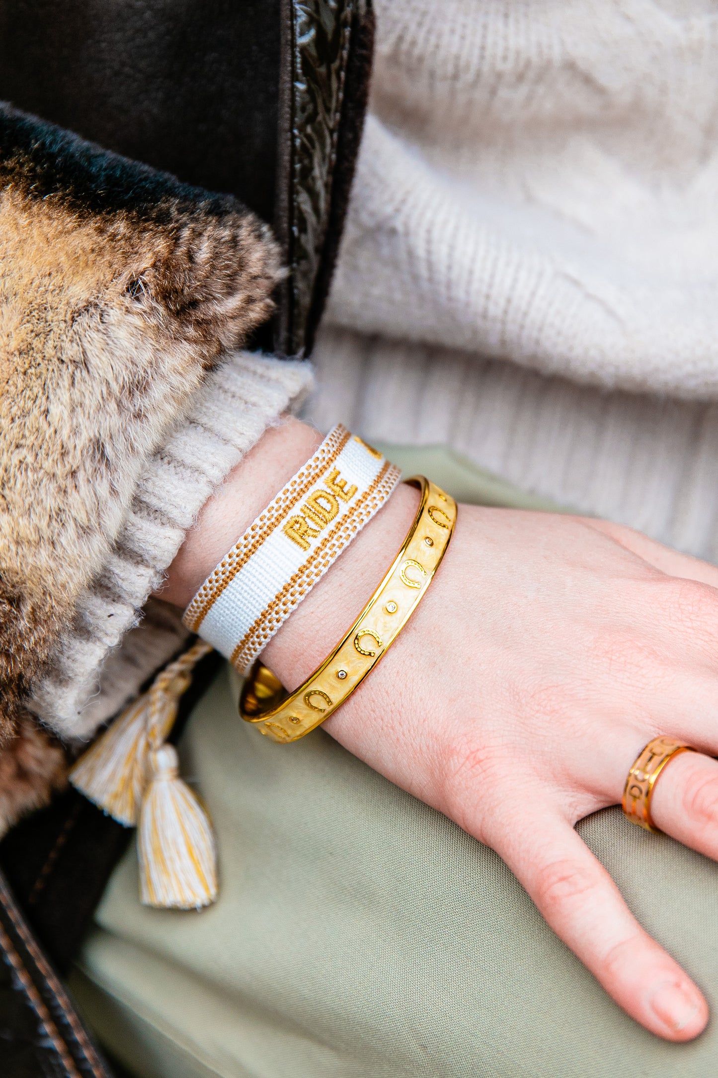 Bracciale Rigido Beige Oro